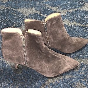 Adrienne Vittadini size 7 Grey suede booties